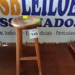 LOTE 145 - 01 BANCO DE COZINHA. (NO ESTADO EM QUE SE ENCONTRA. SUJEITO A AVARIAS OCULTAS/VISÍVEIS.) BF8505F
