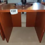 LOTE 158 - 01 MESA EM MADEIRA. (NO ESTADO EM QUE SE ENCONTRA. SUJEITO A AVARIAS OCULTAS/VISÍVEIS.)