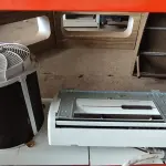 LOTE 184 - 01 AR CONDICIONADO SPRINGER 18,000 BTUS SEM CONTROLE. (NO ESTADO EM QUE SE ENCONTRA. SUJEITO A AVARIAS OCULTAS/VISÍVEIS.) BF8458L