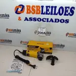 LOTE 200 - 01 ESMERILHADEIRA ANGULAR 220V 710W ACESSÓRIOS 1 CHAVE 1 PROTETOR 1 MANOPLA  (NOVO) (NO ESTADO) ATENÇÃO! FAZER A VISITAÇÃO ANTES DE ARREMATAR, NÃO SABEMOS SE FUNCIONA. LEILÃO NÃO TEM GARANTIA E NEM DEVOLUÇÃO, SUJEITO A POSSÍVEIS AVARIAS VISÍVEIS/OCULTAS E/OU AUSÊNCIA DE COMPONENTES.
