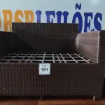 LOTE 181 - 01 SOFÁ DE JARDIM. (NO ESTADO EM QUE SE ENCONTRA. SUJEITO A AVARIAS OCULTAS/VISÍVEIS.) BH1553C