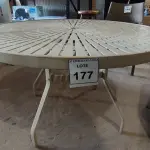 LOTE 177 - 01 MESA DE JARDIM. (NO ESTADO EM QUE SE ENCONTRA. SUJEITO A AVARIAS OCULTAS/VISÍVEIS.) AV9500U