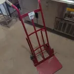 LOTE 105 - 01 CARRINHO PARA TRANSPORTE DE CARGAS VERMELHO. (NO ESTADO EM QUE SE ENCONTRA. SUJEITO A AVARIAS OCULTAS/VISÍVEIS.)