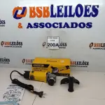 LOTE 200 - 01 ESMERILHADEIRA ANGULAR 220V 710W ACESSÓRIOS 1 CHAVE 1 PROTETOR 1 MANOPLA  (NOVO) (NO ESTADO) ATENÇÃO! FAZER A VISITAÇÃO ANTES DE ARREMATAR, NÃO SABEMOS SE FUNCIONA. LEILÃO NÃO TEM GARANTIA E NEM DEVOLUÇÃO, SUJEITO A POSSÍVEIS AVARIAS VISÍVEIS/OCULTAS E/OU AUSÊNCIA DE COMPONENTES.