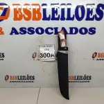 LOTE 300 - 01 FACA IMPORTADA AÇO INOXIDÁVEL CABO EM MADEIRA FULL TANG BAINHA DE NYLON TAMANHO TOTAL 38CM PESO 408G JÁ AFIADA  