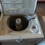 LOTE 166 - 01 LAVA ROUPA (WASHER) WHIRLPOOL 110V. (NO ESTADO EM QUE SE ENCONTRA. SUJEITO A AVARIAS OCULTAS/VISÍVEIS.) BF8708W