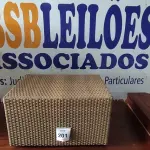 LOTE 201 - 01 MESA DE JARDIM. (NO ESTADO EM QUE SE ENCONTRA. SUJEITO A AVARIAS OCULTAS/VISÍVEIS.) BH1539B