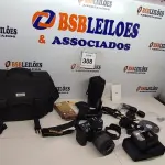 LOTE 308 - 01 CÂMERA DIGITAL NIKON D90 COM BOLSA E ACESSORIOS. (NO ESTADO EM QUE SE ENCONTRA. SUJEITO A AVARIAS OCULTAS/VISÍVEIS.)  AV9443L