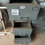 LOTE 257 - 01 COFRE. (NO ESTADO EM QUE SE ENCONTRA. SUJEITO A AVARIAS OCULTAS/VISÍVEIS.) BH1465V