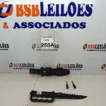 LOTE 255 - 01 FACA IMPORTADA AÇO INOXIDÁVEL CABO SOCO INGLÊS EM POLÍMERO    BAINHA EM POLÍMERO COM AMOLADOR E PEDERNEIRA TAMANHO TOTAL 31CM PESO 244G JÁ AFIADA   (NOVO) (NO ESTADO) ATENÇÃO! FAZER A VISITAÇÃO ANTES DE ARREMATAR, NÃO SABEMOS SE FUNCIONA. LEILÃO NÃO TEM GARANTIA E NEM DEVOLUÇÃO, SUJEITO A POSSÍVEIS AVARIAS VISÍVEIS/OCULTAS E/OU AUSÊNCIA DE COMPONENTES.