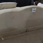 LOTE 115 - 01 SOFÁ 3 LUGARES. (NO ESTADO EM QUE SE ENCONTRA. SUJEITO A AVARIAS OCULTAS/VISÍVEIS.) AU8718H
