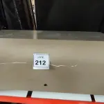 LOTE 212 - 01 ARMÁRIO SUSPENSO. (NO ESTADO EM QUE SE ENCONTRA. SUJEITO A AVARIAS OCULTAS/VISÍVEIS.)