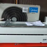 LOTE 187 - 01 AR CONDICIONADO SPRINGER MIDEA INVERTER 18.000BTUS COM CONTROLE. (NO ESTADO EM QUE SE ENCONTRA. SUJEITO A AVARIAS OCULTAS/VISÍVEIS.) BF8547A