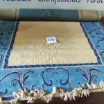 LOTE 170 - 01 TAPETE AZUL. (NO ESTADO EM QUE SE ENCONTRA. SUJEITO A AVARIAS OCULTAS/VISÍVEIS.)