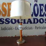 LOTE 331 - 01 ABAJUR (LAMP). (NO ESTADO EM QUE SE ENCONTRA. SUJEITO A AVARIAS OCULTAS/VISÍVEIS.) AU2250A