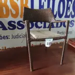 LOTE 225 - 01 CADEIRA DE JARDIM. (NO ESTADO EM QUE SE ENCONTRA. SUJEITO A AVARIAS OCULTAS/VISÍVEIS.) BH1551U