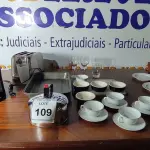 LOTE 109 - 01 LOTE COM TORRADEIRA, CAFETEIRA, TAÇAS. (NO ESTADO EM QUE SE ENCONTRA. SUJEITO A AVARIAS OCULTAS/VISÍVEIS.)
