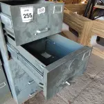 LOTE 255 - 01 COFRE. (NO ESTADO EM QUE SE ENCONTRA. SUJEITO A AVARIAS OCULTAS/VISÍVEIS.) BH1465W