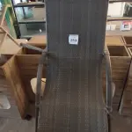 LOTE 253 - 01 CADEIRA DE JARDIM (ESPREGUIÇADEIRA). (NO ESTADO EM QUE SE ENCONTRA. SUJEITO A AVARIAS OCULTAS/VISÍVEIS.) AV9505D