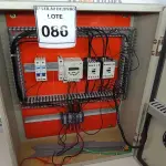 LOTE 086 - 01 QUADRO ELÉTRICO. (NO ESTADO) ATENÇÃO! FAZER A VISITAÇÃO O ANTES DE ARREMATAR, NÃO SABEMOS SE FUNCIONA, LEILÃO NÃO TEM GARANTIA E NEM DEVOLUÇÃO, SUJEITO A POSSÍVEIS AVARIAS VISÍVEIS/OCULTAS E/OU AUSÊNCIA DE COMPONENTES.