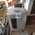 LOTE 198 - 01 CLIMATIZADOR DE AR PORTÁTIL MARCA KOMECO. (NO ESTADO) ATENÇÃO! FAZER A VISITAÇÃO ANTES DE ARREMATAR, NÃO SABEMOS SE FUNCIONA, LEILÃO NÃO TEM GARANTIA E NEM DEVOLUÇÃO, SUJEITO A POSSÍVEIS AVARIAS VISÍVEIS/OCULTAS E/OU AUSÊNCIA DE COMPONENTES.