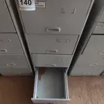 LOTE 140 - 01 ARQUIVO DE AÇO 04 GAVETAS. (NO ESTADO) ATENÇÃO! FAZER A VISITAÇÃO ANTES DE ARREMATAR, NÃO SABEMOS SE FUNCIONA, LEILÃO NÃO TEM GARANTIA E NEM DEVOLUÇÃO, SUJEITO A POSSÍVEIS AVARIAS VISÍVEIS/OCULTAS E/OU AUSÊNCIA DE COMPONENTES.