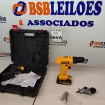 LOTE 065 - 01 PARAFUSADEIRA 48V COM DUAS BATERIAS E ADAPTADOR CORTADOR DE CHAPA COM MALETA  (NOVO) (NO ESTADO) ATENÇÃO! FAZER A VISITAÇÃO ANTES DE ARREMATAR, NÃO SABEMOS SE FUNCIONA. LEILÃO NÃO TEM GARANTIA E NEM DEVOLUÇÃO, SUJEITO A POSSÍVEIS AVARIAS VISÍVEIS/OCULTAS E/OU AUSÊNCIA DE COMPONENTES.