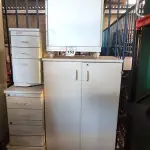 LOTE 153 - 03 GAVETEIROS DE ESCRITÓRIO E 01 ARMÁRIO. (NO ESTADO) ATENÇÃO! FAZER A VISITAÇÃO ANTES DE ARREMATAR, NÃO SABEMOS SE FUNCIONA, LEILÃO NÃO TEM GARANTIA E NEM DEVOLUÇÃO, SUJEITO A POSSÍVEIS AVARIAS VISÍVEIS/OCULTAS E/OU AUSÊNCIA DE COMPONENTES.