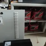 LOTE 251 - 01 NOBREAK MARCA SMS E UM BANCO DE BATERIAS COM 04 BATERIAS. (NO ESTADO) ATENÇÃO! FAZER A VISITAÇÃO ANTES DE ARREMATAR, NÃO SABEMOS SE FUNCIONA, LEILÃO NÃO TEM GARANTIA E NEM DEVOLUÇÃO, SUJEITO A POSSÍVEIS AVARIAS VISÍVEIS/OCULTAS E/OU AUSÊNCIA DE COMPONENTES.