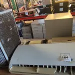 LOTE 164 - AR CONDICIONADO MARCA CARRIER E 01 CONDENSADORA. (NO ESTADO) ATENÇÃO! FAZER A VISITAÇÃO ANTES DE ARREMATAR, NÃO SABEMOS SE FUNCIONA, LEILÃO NÃO TEM GARANTIA E NEM DEVOLUÇÃO, SUJEITO A POSSÍVEIS AVARIAS VISÍVEIS/OCULTAS E/OU AUSÊNCIA DE COMPONENTES.