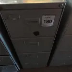LOTE 180 - 01 ARQUIVO DE AÇO 04 GAVETAS. (NO ESTADO) ATENÇÃO! FAZER A VISITAÇÃO ANTES DE ARREMATAR, NÃO SABEMOS SE FUNCIONA, LEILÃO NÃO TEM GARANTIA E NEM DEVOLUÇÃO, SUJEITO A POSSÍVEIS AVARIAS VISÍVEIS/OCULTAS E/OU AUSÊNCIA DE COMPONENTES.