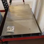 LOTE 107 - 01 GABINETE SERVIDOR MODELO SKYDPE MARCA EMC BIVOLT (NO ESTADO) ATENÇÃO! FAZER A VISITAÇÃO ANTES DE ARREMATAR, NÃO SABEMOS SE FUNCIONA, LEILÃO NÃO TEM GARANTIA E NEM DEVOLUÇÃO, SUJEITO A POSSÍVEIS AVARIAS VISÍVEIS/OCULTAS E/OU AUSÊNCIA DE COMPONENTES.