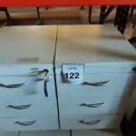 LOTE 122 - 02 GAVETEIROS DE ESCRITÓRIO COM 03 GAVETAS CADA. (NO ESTADO) ATENÇÃO! FAZER A VISITAÇÃO ANTES DE ARREMATAR, NÃO SABEMOS SE FUNCIONA, LEILÃO NÃO TEM GARANTIA E NEM DEVOLUÇÃO, SUJEITO A POSSÍVEIS AVARIAS VISÍVEIS/OCULTAS E/OU AUSÊNCIA DE COMPONENTES.