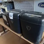 LOTE 246 - 03 FRAGMENTADORAS DE PAPEL MARCA AURORA. (NO ESTADO) ATENÇÃO! FAZER A VISITAÇÃO ANTES DE ARREMATAR, NÃO SABEMOS SE FUNCIONA, LEILÃO NÃO TEM GARANTIA E NEM DEVOLUÇÃO, SUJEITO A POSSÍVEIS AVARIAS VISÍVEIS/OCULTAS E/OU AUSÊNCIA DE COMPONENTES.