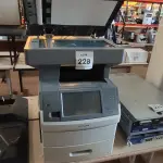 LOTE 228 - 01 IMPRESSORA MULTIFUNCIONAL X656DE MARCA LEXMARK. (NO ESTADO) ATENÇÃO! FAZER A VISITAÇÃO ANTES DE ARREMATAR, NÃO SABEMOS SE FUNCIONA, LEILÃO NÃO TEM GARANTIA E NEM DEVOLUÇÃO, SUJEITO A POSSÍVEIS AVARIAS VISÍVEIS/OCULTAS E/OU AUSÊNCIA DE COMPONENTES.