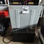 LOTE 194 - 01 NOBREAK MARCA LACERDA E UM BANCO DE BATERIAS COM 06 BATERIAS. (NO ESTADO) ATENÇÃO! FAZER A VISITAÇÃO ANTES DE ARREMATAR, NÃO SABEMOS SE FUNCIONA, LEILÃO NÃO TEM GARANTIA E NEM DEVOLUÇÃO, SUJEITO A POSSÍVEIS AVARIAS VISÍVEIS/OCULTAS E/OU AUSÊNCIA DE COMPONENTES.