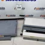 LOTE 208 - 02 GUILHOTINAS E 01 ENCADERNADORA. (NO ESTADO) ATENÇÃO! FAZER A VISITAÇÃO ANTES DE ARREMATAR, NÃO SABEMOS SE FUNCIONA, LEILÃO NÃO TEM GARANTIA E NEM DEVOLUÇÃO, SUJEITO A POSSÍVEIS AVARIAS VISÍVEIS/OCULTAS E/OU AUSÊNCIA DE COMPONENTES.