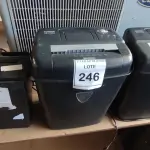 LOTE 246 - 03 FRAGMENTADORAS DE PAPEL MARCA AURORA. (NO ESTADO) ATENÇÃO! FAZER A VISITAÇÃO ANTES DE ARREMATAR, NÃO SABEMOS SE FUNCIONA, LEILÃO NÃO TEM GARANTIA E NEM DEVOLUÇÃO, SUJEITO A POSSÍVEIS AVARIAS VISÍVEIS/OCULTAS E/OU AUSÊNCIA DE COMPONENTES.