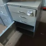 LOTE 100 - 02 ARQUIVOS 03 GAVETAS CADA. (NO ESTADO) ATENÇÃO! FAZER A VISITAÇÃO ANTES DE ARREMATAR, NÃO SABEMOS SE FUNCIONA, LEILÃO NÃO TEM GARANTIA E NEM DEVOLUÇÃO, SUJEITO A POSSÍVEIS AVARIAS VISÍVEIS/OCULTAS E/OU AUSÊNCIA DE COMPONENTES.