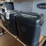 LOTE 246 - 03 FRAGMENTADORAS DE PAPEL MARCA AURORA. (NO ESTADO) ATENÇÃO! FAZER A VISITAÇÃO ANTES DE ARREMATAR, NÃO SABEMOS SE FUNCIONA, LEILÃO NÃO TEM GARANTIA E NEM DEVOLUÇÃO, SUJEITO A POSSÍVEIS AVARIAS VISÍVEIS/OCULTAS E/OU AUSÊNCIA DE COMPONENTES.