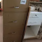 LOTE 240 - 01 ARQUIVO DE AÇO 04 GAVETAS. (NO ESTADO) ATENÇÃO! FAZER A VISITAÇÃO ANTES DE ARREMATAR, NÃO SABEMOS SE FUNCIONA, LEILÃO NÃO TEM GARANTIA E NEM DEVOLUÇÃO, SUJEITO A POSSÍVEIS AVARIAS VISÍVEIS/OCULTAS E/OU AUSÊNCIA DE COMPONENTES.