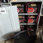 LOTE 194 - 01 NOBREAK MARCA LACERDA E UM BANCO DE BATERIAS COM 06 BATERIAS. (NO ESTADO) ATENÇÃO! FAZER A VISITAÇÃO ANTES DE ARREMATAR, NÃO SABEMOS SE FUNCIONA, LEILÃO NÃO TEM GARANTIA E NEM DEVOLUÇÃO, SUJEITO A POSSÍVEIS AVARIAS VISÍVEIS/OCULTAS E/OU AUSÊNCIA DE COMPONENTES.