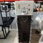 LOTE 257 - 01 BEBEDOURO PARA GARRAFÃO MARCA IBBL E 01 CLIMATIZADOR DE AR MARCA CONSUL. (NO ESTADO) ATENÇÃO! FAZER A VISITAÇÃO ANTES DE ARREMATAR, NÃO SABEMOS SE FUNCIONA, LEILÃO NÃO TEM GARANTIA E NEM DEVOLUÇÃO, SUJEITO A POSSÍVEIS AVARIAS VISÍVEIS/OCULTAS E/OU AUSÊNCIA DE COMPONENTES.
