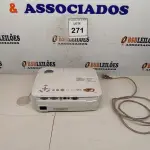 LOTE 271 - 01 PROJETOR MULTIMIDIA MARCA NEC. (NO ESTADO) ATENÇÃO! FAZER A VISITAÇÃO ANTES DE ARREMATAR, NÃO SABEMOS SE FUNCIONA, LEILÃO NÃO TEM GARANTIA E NEM DEVOLUÇÃO, SUJEITO A POSSÍVEIS AVARIAS VISÍVEIS/OCULTAS E/OU AUSÊNCIA DE COMPONENTES.