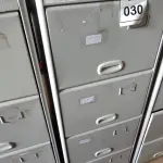 LOTE 030 - 01 ARQUIVO DE AÇO 04 GAVETAS. (NO ESTADO) ATENÇÃO! FAZER A VISITAÇÃO ANTES DE ARREMATAR, NÃO SABEMOS SE FUNCIONA, LEILÃO NÃO TEM GARANTIA E NEM DEVOLUÇÃO, SUJEITO A POSSÍVEIS AVARIAS VISÍVEIS/OCULTAS E/OU AUSÊNCIA DE COMPONENTES.