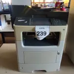 LOTE 239 - 01 IMPRESSORA MX611DE MARCA LEXMARK. (NO ESTADO) ATENÇÃO! FAZER A VISITAÇÃO ANTES DE ARREMATAR, NÃO SABEMOS SE FUNCIONA, LEILÃO NÃO TEM GARANTIA E NEM DEVOLUÇÃO, SUJEITO A POSSÍVEIS AVARIAS VISÍVEIS/OCULTAS E/OU AUSÊNCIA DE COMPONENTES.