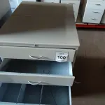 LOTE 100 - 02 ARQUIVOS 03 GAVETAS CADA. (NO ESTADO) ATENÇÃO! FAZER A VISITAÇÃO ANTES DE ARREMATAR, NÃO SABEMOS SE FUNCIONA, LEILÃO NÃO TEM GARANTIA E NEM DEVOLUÇÃO, SUJEITO A POSSÍVEIS AVARIAS VISÍVEIS/OCULTAS E/OU AUSÊNCIA DE COMPONENTES.
