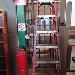 LOTE 223 - 01 ESCADA TESOURA. (NO ESTADO) ATENÇÃO! FAZER A VISITAÇÃO ANTES DE ARREMATAR, NÃO SABEMOS SE FUNCIONA, LEILÃO NÃO TEM GARANTIA E NEM DEVOLUÇÃO, SUJEITO A POSSÍVEIS AVARIAS VISÍVEIS/OCULTAS E/OU AUSÊNCIA DE COMPONENTES.