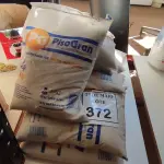 LOTE 372 - 10 PACOTES DE GRANITINA/08 PARA GRAFIADO COM 4KG CADA. (NO ESTADO) ATENÇÃO! FAZER A VISITAÇÃO ANTES DE ARREMATAR, NÃO SABEMOS SE FUNCIONA. LEILÃO NÃO TEM GARANTIA E NEM DEVOLUÇÃO, SUJEITO A POSSÍVEIS AVARIAS VISÍVEIS/OCULTAS E/OU AUSÊNCIA DE COMPONENTES.