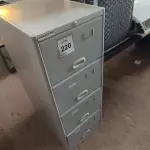 LOTE 220 - 01 ARQUIVO DE AÇO 04 GAVETAS. (NO ESTADO) ATENÇÃO! FAZER A VISITAÇÃO ANTES DE ARREMATAR, NÃO SABEMOS SE FUNCIONA, LEILÃO NÃO TEM GARANTIA E NEM DEVOLUÇÃO, SUJEITO A POSSÍVEIS AVARIAS VISÍVEIS/OCULTAS E/OU AUSÊNCIA DE COMPONENTES.